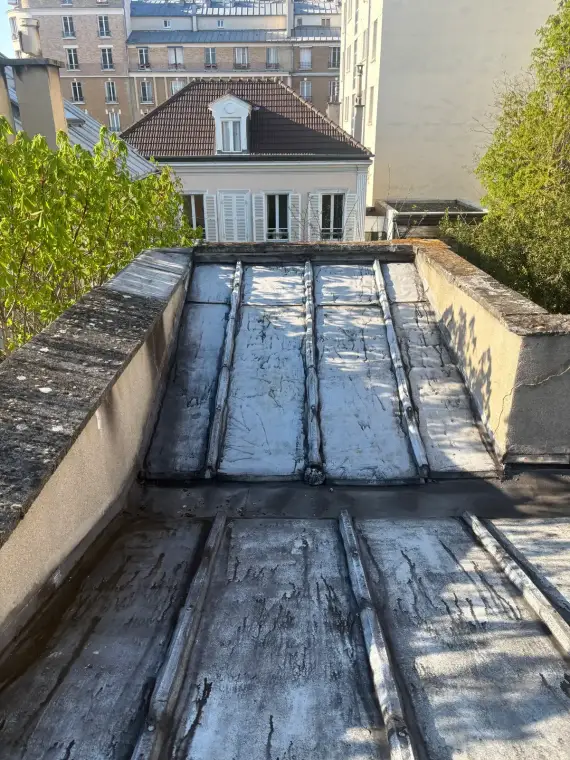 Toiture dégradée avant travaux 92
