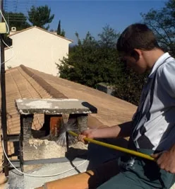 Ramonage conduit cheminée à Clamart par Franck Reno